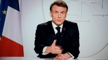 "Esos ataques de Rusia tienen que cesar", expresó Macron en un mensaje.