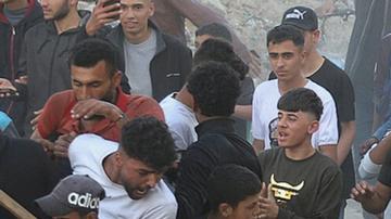"¡Eh, Hamás, fuera! ¡Eh, (Osama) Hamdan, fuera!" era uno de los gritos que entonaban los manifestantes.