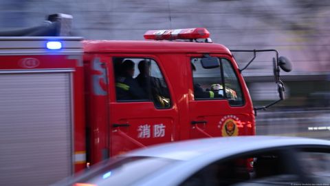 Las autoridades investigan la causa del incendio.