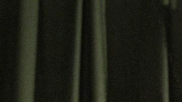 Fotografía de archivo del 7 de marzo de 2012 donde aparece el cardenal estadounidense Raymond Burke caminando al final de una conferencia ofrecida en la Basílica Pontificia de San Miguel en Madrid (España).