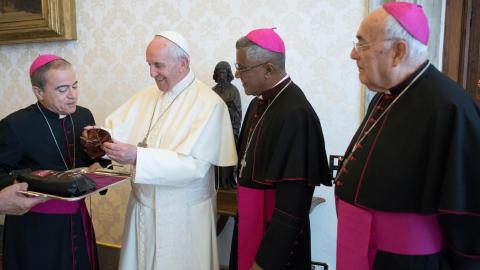 Obispos boricuas con el Papa Francisco en el Vaticano