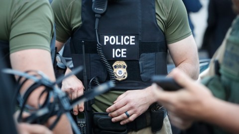 Foto referencial de agentes de inmigración.