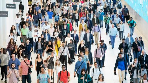 Los latinos contribuyen a la economía de EE.UU. en varios sectores.