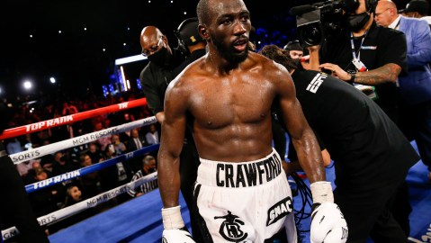 Terence Crawford se declaró aficionado del Canelo Álvarez por su calidad de pelea.