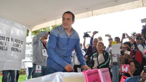 Cuauhtémoc Blanco durante una votación en México.