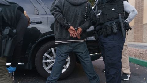 ICE arresta a migrante en Compton, California