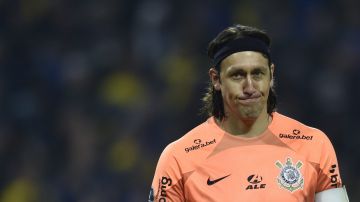 Arquero brasileño rompe en llanto por críticas de sus hinchas: “La humanidad se está enfermando”