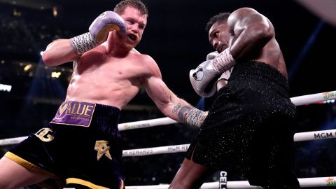 El Canelo Álvarez se prepara para su combate contra William Scull.