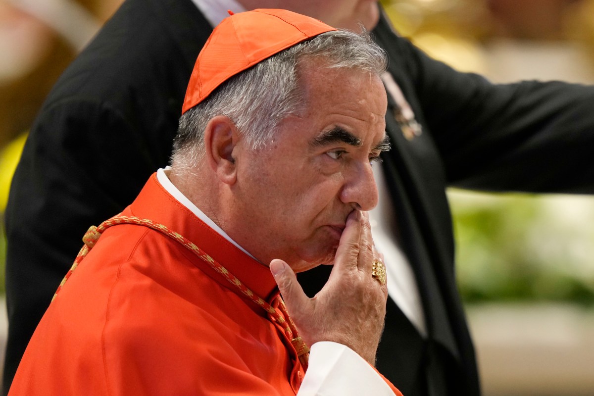 Angelo Becciu, el cardenal que fue expulsado por el papa Francisco y ahora quiere ser parte del cónclave