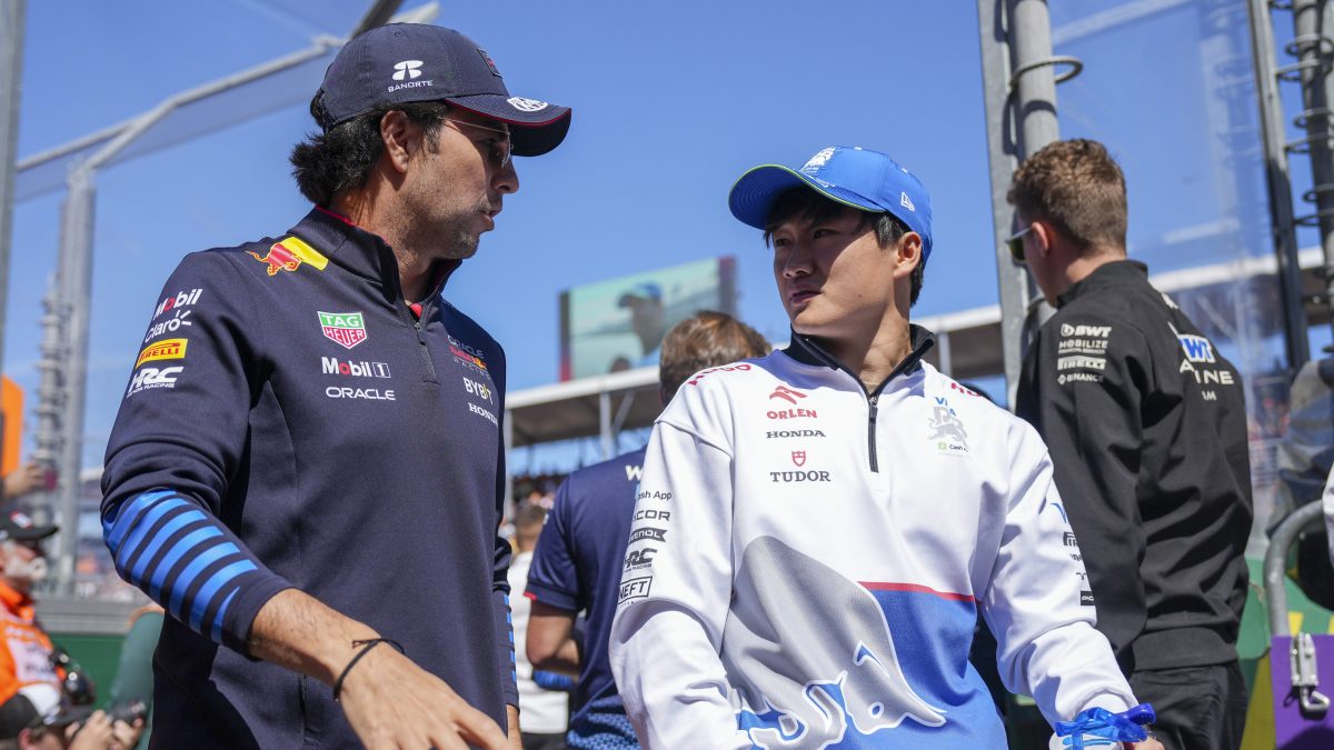 Nuevo piloto japonés de Red Bull considera a "Checo" Pérez como un padre