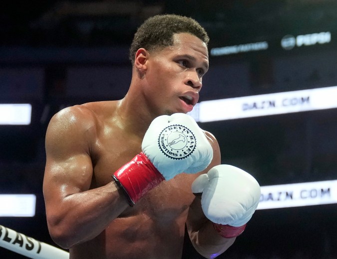 Devin Haney durante un comabte contra Ryan García.