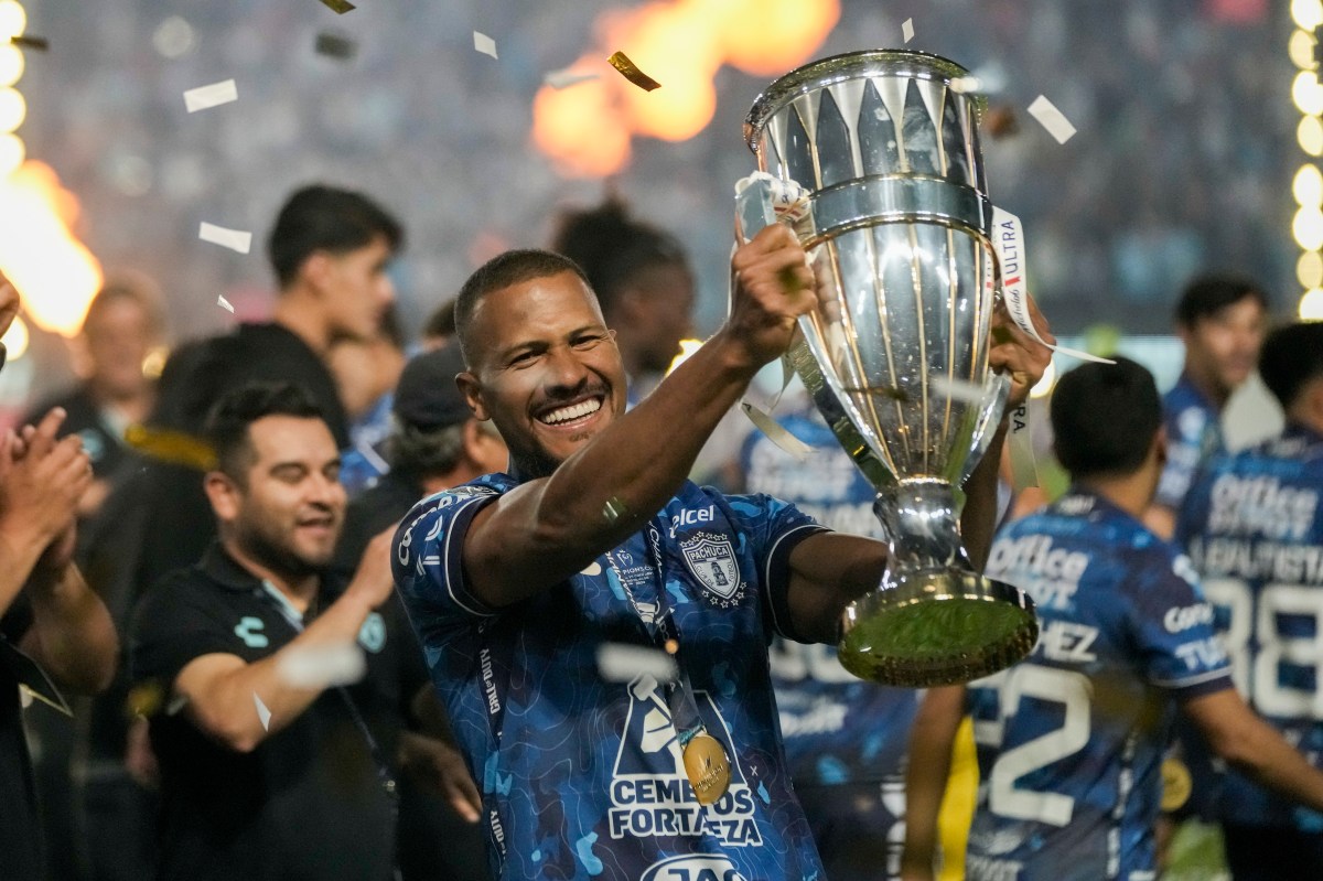 Salomón Rondón renueva con Pachuca hasta 2026