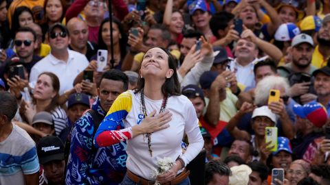 La líder opositora venezolana, María Corina Machado, se dirige a sus simpatizantes en una protesta contra Nicolás Maduro en Caracas, Venezuela, el jueves 9 de enero de 2025, un día antes de su toma de posesión para un tercer mandato.