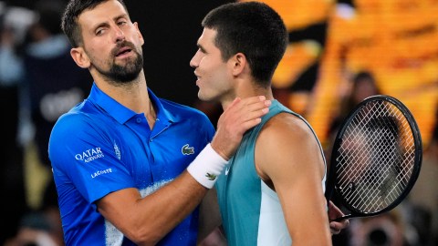 Novak Djokovic y Carlos Alcaraz en el Australian Open.