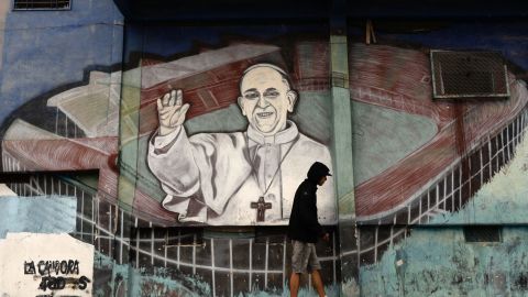 Mural del Papa Francisco en la cancha de San Lorenzo de Almagro.