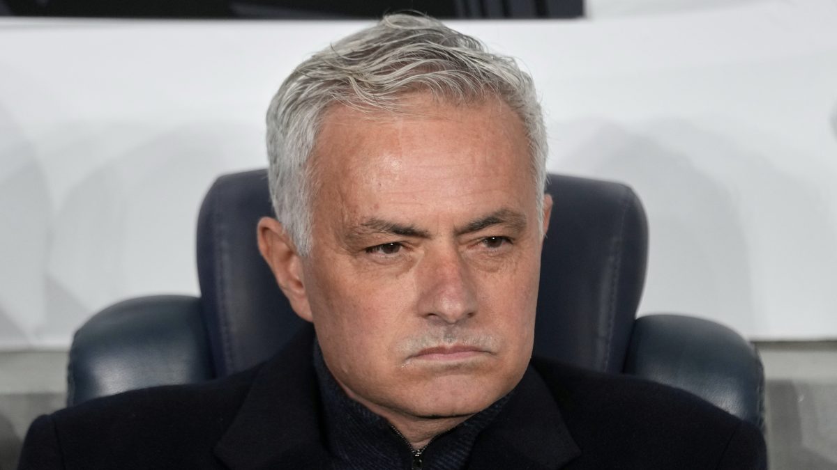 Mourinho se enfrenta a fuerte sanción por tirar violentamente de la nariz del técnico rival