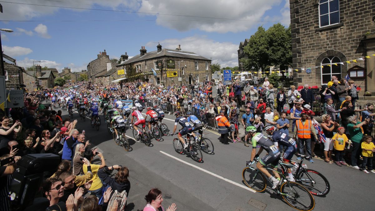 Dos ciclistas murieron mientras participaban en el Tour de Flandes para aficionados