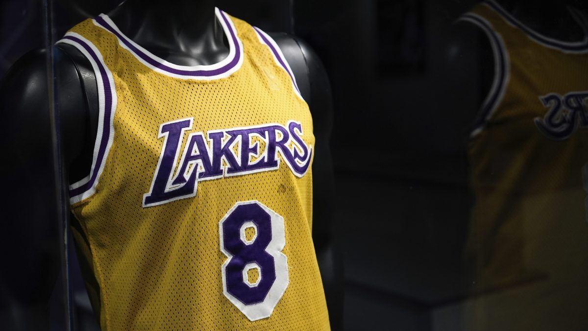 Jersey del debut de Kobe Bryant con Angeles Lakers rompió récord en subasta