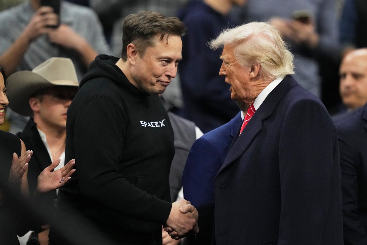 Latinos desconfían de Trump y Musk tras primeros meses de gobierno, según encuesta