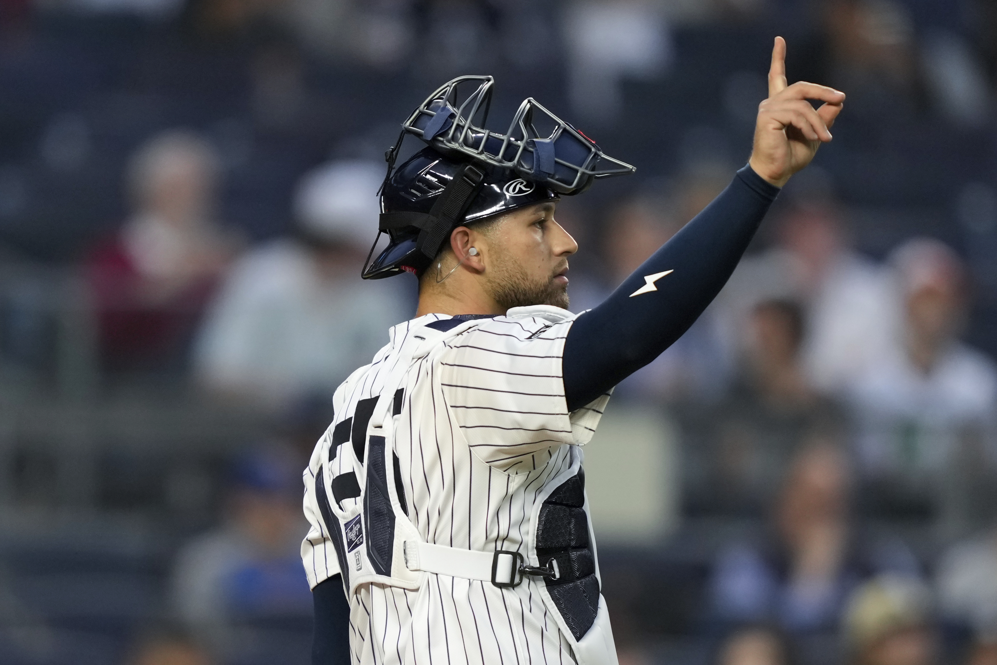 J.C. Escarra es uno de los receptores de los Yankees de Nueva York en 2025. Su improbable llegada al equipo causa la admiración de Robinson Canó.
