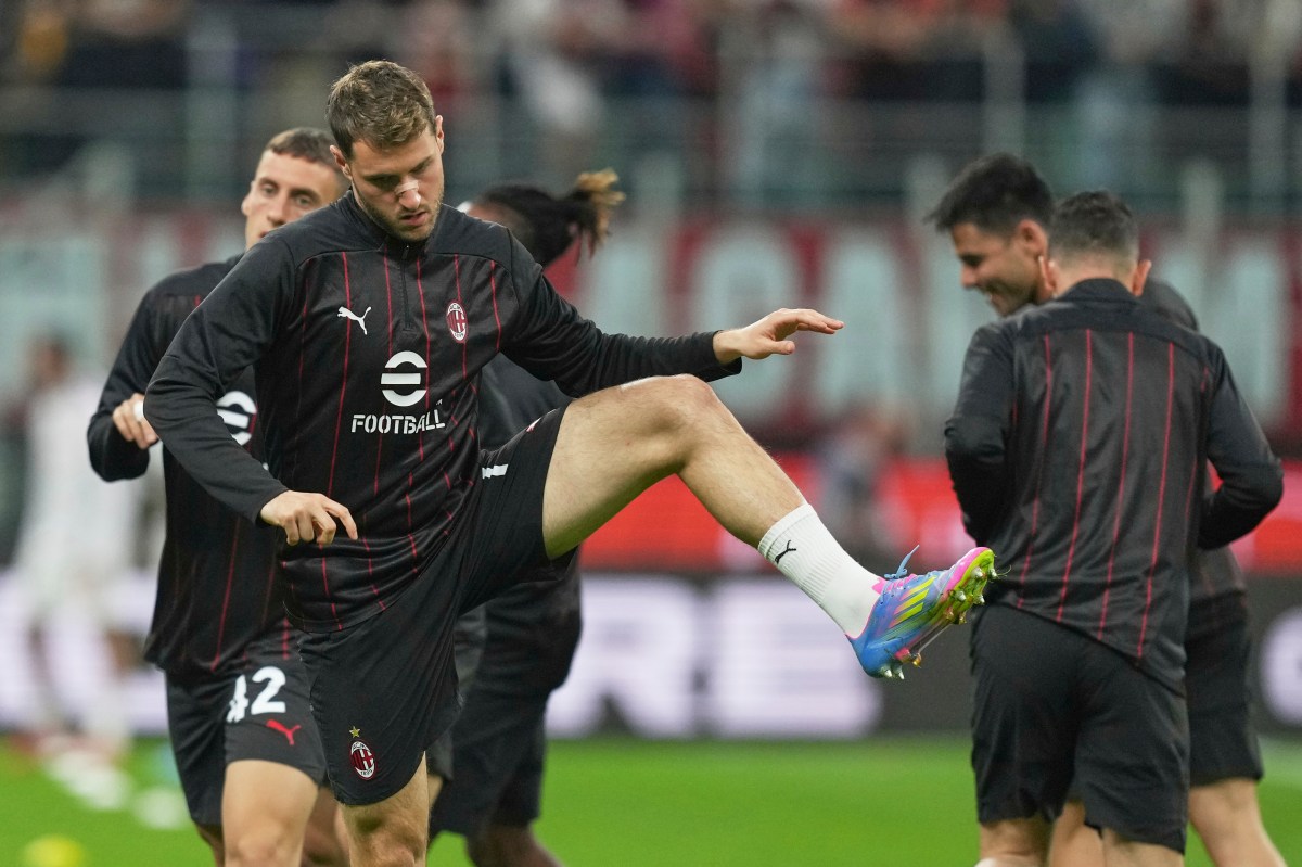 Johan Vásquez le da un importante consejo a Santiago Giménez para brillar en la Serie A