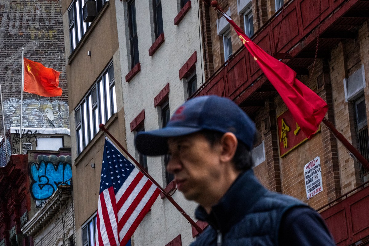 Entran en vigor aranceles adicionales de Trump a China, la Unión Europea y cerca de 60 países