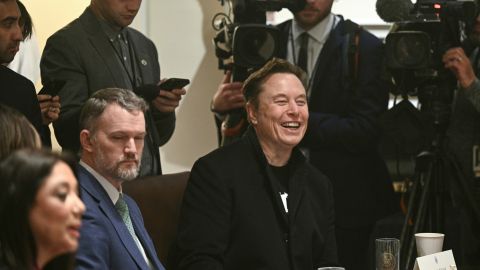 El magnate Elon Musk en una reunión del gabinete de Trump.