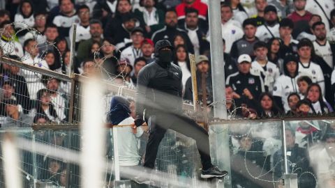 Conmebol anunció primeros castigos a Colo Colo por los terribles incidentes ante Fortaleza