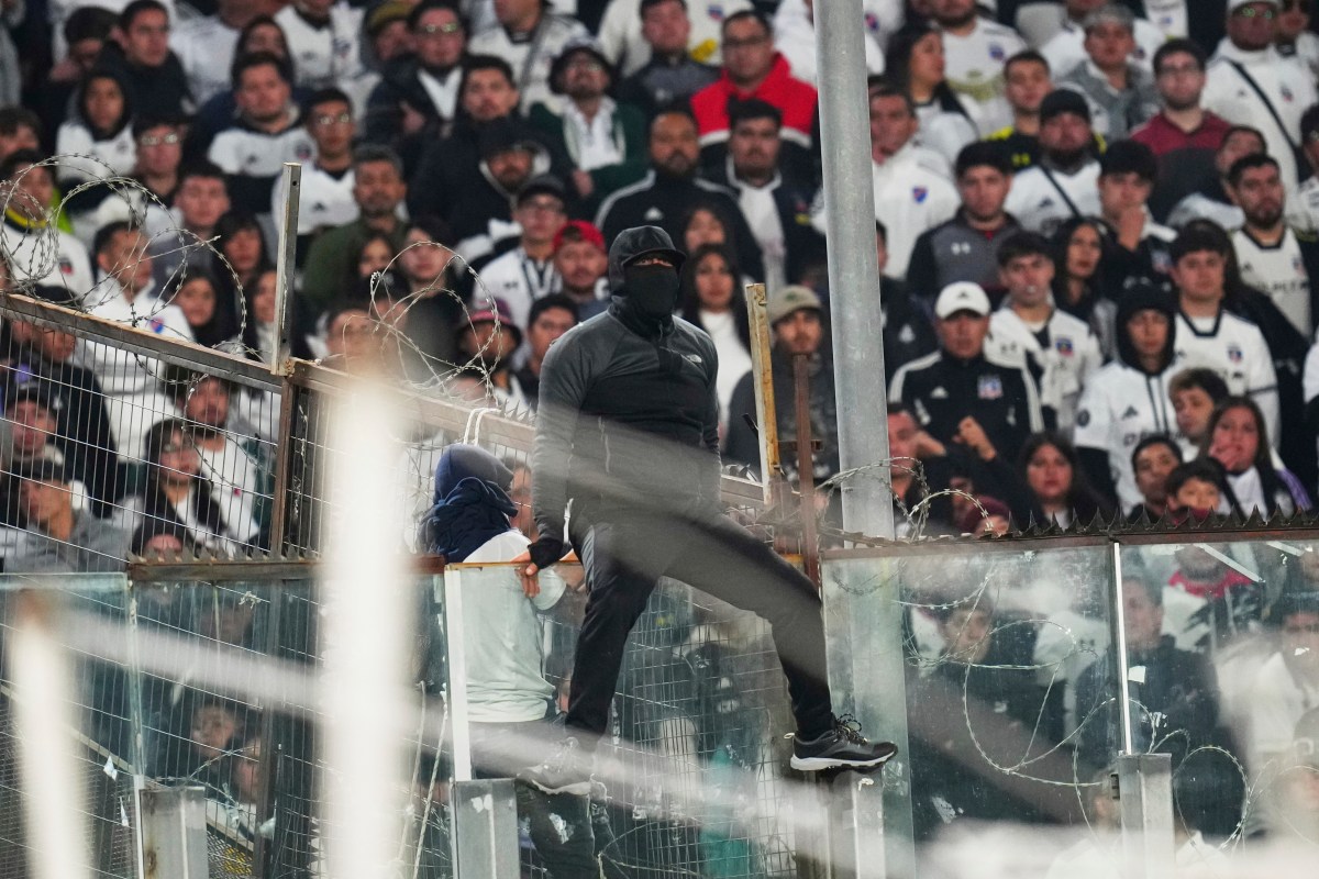 Conmebol anunció primeros castigos a Colo Colo por los terribles incidentes ante Fortaleza