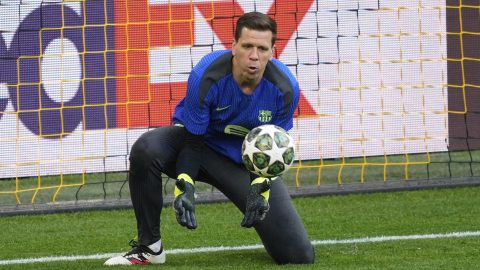 Arquero polaco del FC Barcelona reconoció que "perdió la batalla" con el cigarrillo