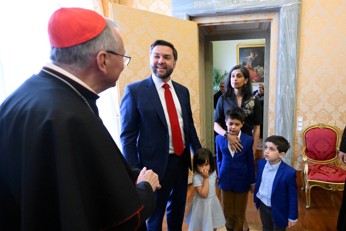 Vance y el secretario de Estado vaticano abordaron tema de inmigrantes y presos