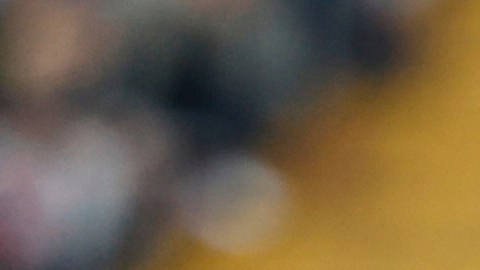 Momento en el que Dani Olmo es derribado dentro del área del Celta de Vigo.