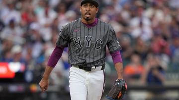 Edwin Díaz salió del juego por un calambre.
