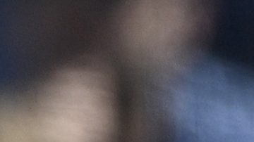 Aaron Judge observa la pelota tras batear hacia el jardín izquierdo en la jugada sentenciada como foul por los umpires.