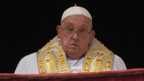 El cuerpo del papa será trasladado mañana a la Basílica de San Pedro.