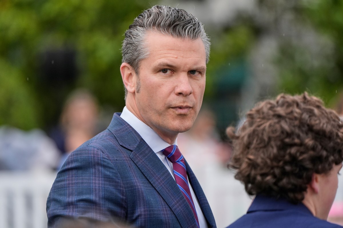 Crecen temores de que filtraciones de Signal conviertan a Hegseth en el principal objetivo de espionaje