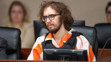 Crusius, un hombre blanco que abandonó sus estudios universitarios, tenía 21 años cuando condujo más de 700 millas hasta El Paso desde su casa cerca de Dallas.