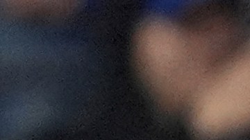 Francisco Lindor (R) es recibido en el home por Luisangel Acuña (L) tras conectar su segundo jonrón de la noche ante Phillies.