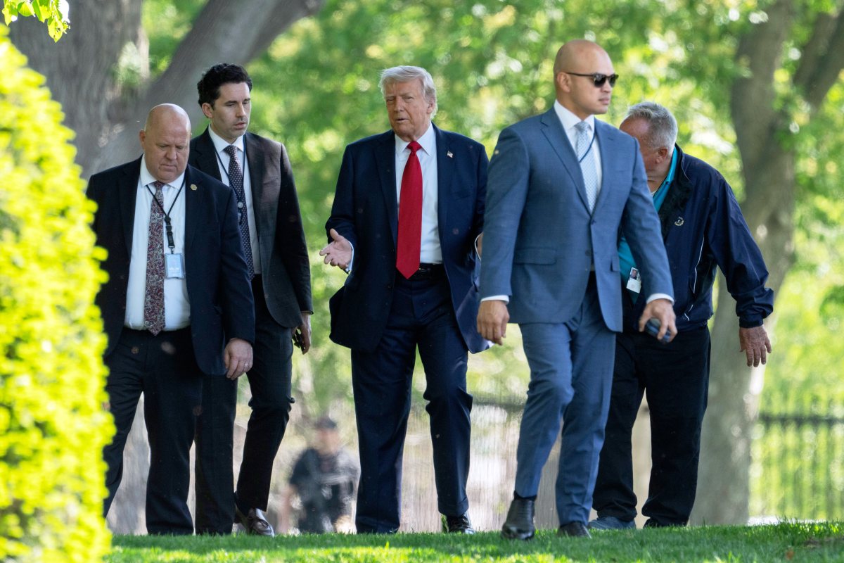 Trump pondrá dos banderas de EE.UU. gigantes en los jardines de la Casa Blanca