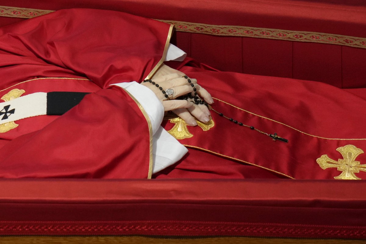 Tumba del papa Francisco estará en el suelo y se producirá su crucifijo pectoral