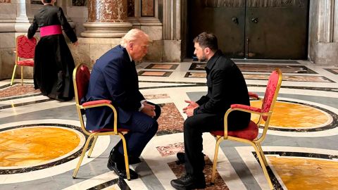 Trump y Zelensky decidieron continuar este mismo sábado las conversaciones sobre los esfuerzos de paz y que los equipos de sendos países trabajaban para volver a reunirse.