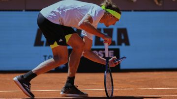 Alexander Zverev carga contra el VAR del tenis, fotografió un pique dudoso en pleno partido