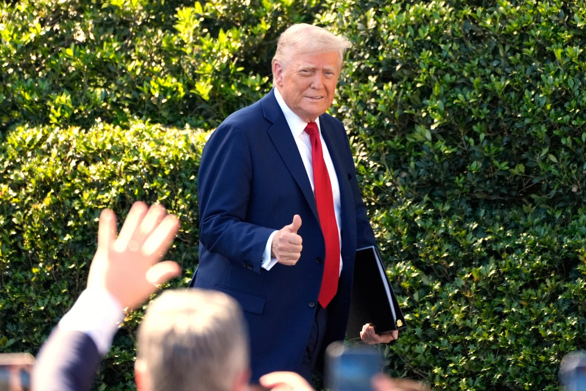 Trump celebra sus primeros 100 días en el cargo con un mitin en Michigan, estado sacudido por los aranceles