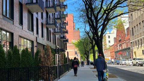Más de seis millones de neoyorquinos aplican cada año a la lotería de apartamentos de NYC pero más del 99% se queda esperando.