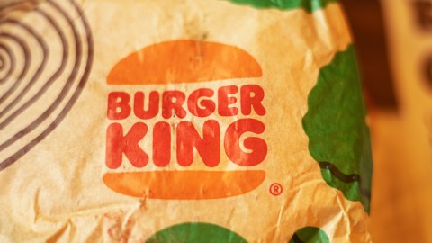 Para disfrutar de una semana de sándwiches deber tener una cuenta de Royal Perks y Walmart+ conectadas .