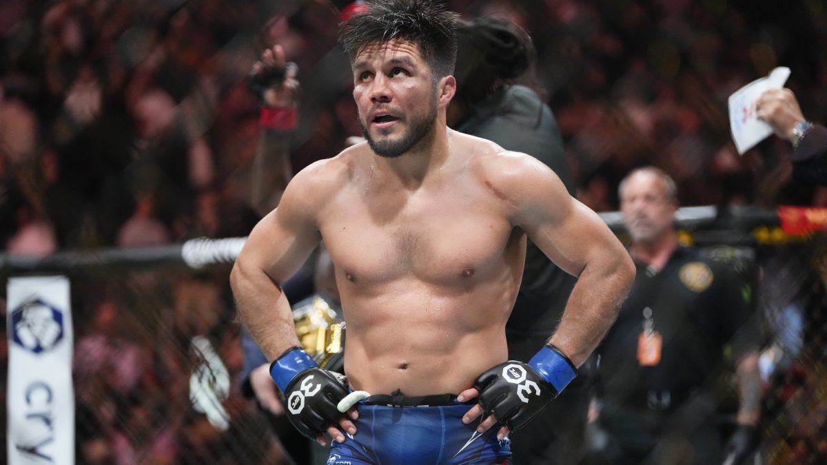 Estrella de UFC Henry Cejudo detuvo a conductor que huía tras chocar contra la casa de su vecino