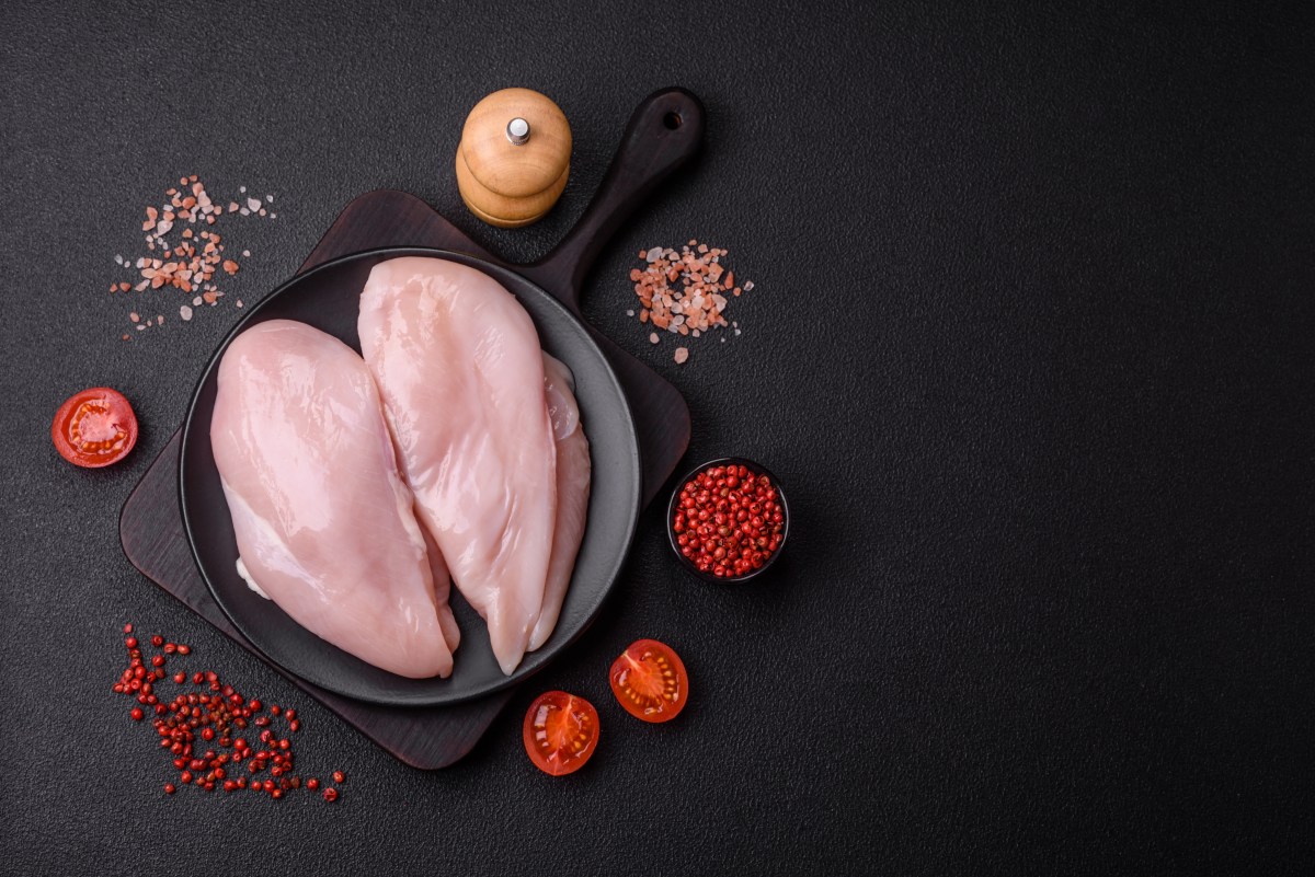 Cocina pollo sin riesgos: sigue estas reglas esenciales según una ingeniera de alimentos