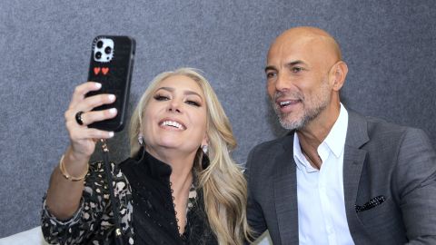 Jimena Gállego y Javier Poza, conductores de La Casa de los Famosos All-Stars.