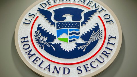 DHS da ultimátum a abogada de migración: si no abandona Estados Unidos, será deportada