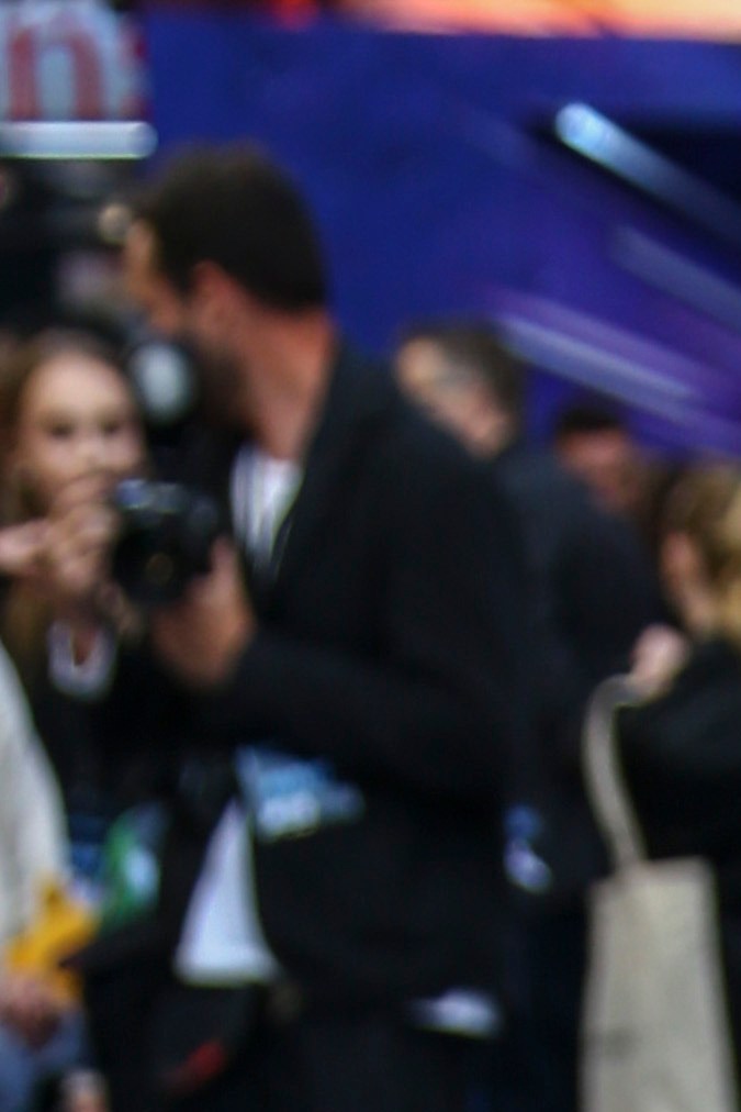 Nicola Adams, a la izquierda, y Ella Baig posan para los fotógrafos a su llegada al estreno de la película "Lightyear" en Londres, el lunes 13 de junio de 2022. (Foto de Joel C Ryan/Invision/AP)